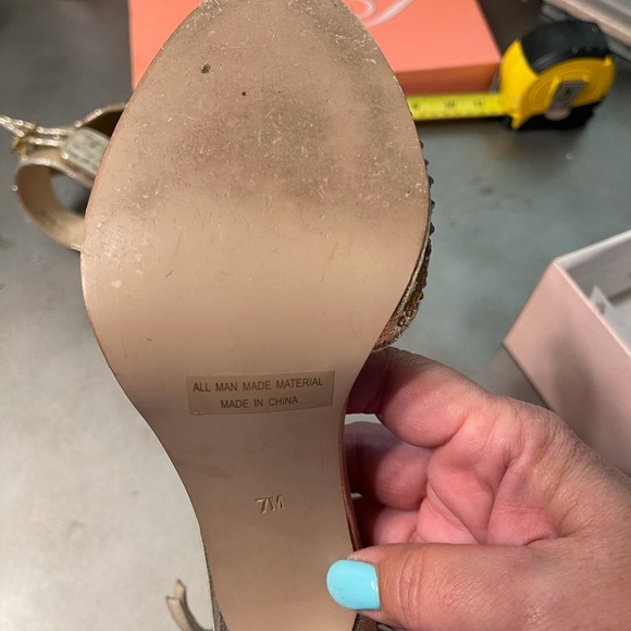 Touch Ups by Benjamin Walk 7M Heels Champagne - Picture 6 of 7